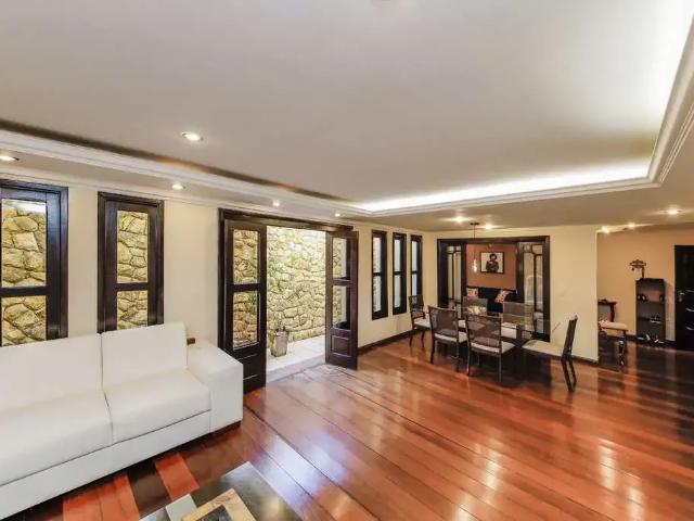 Casa / Sobrado para Venda em Juiz de Fora/MG Cascatinha 6 Quartos