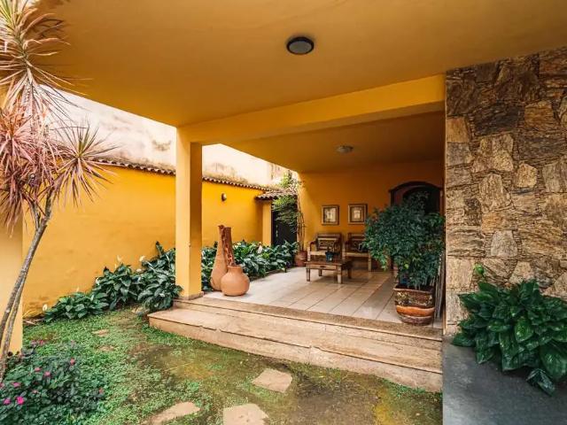 Casa / Sobrado para Venda em Juiz de Fora/MG Cascatinha 7 Quartos