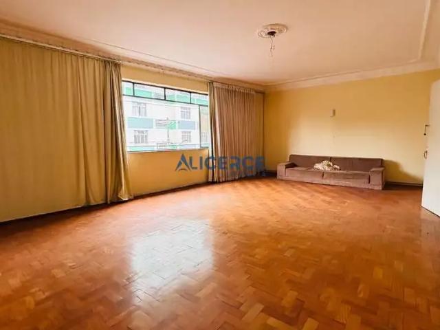 Casa / Sobrado para Venda em Juiz de Fora/MG Centro 4 Quartos