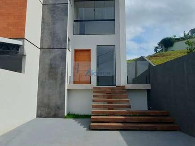 Casa / Sobrado para Venda em Juiz de Fora/MG Cerâmica 3 Quartos