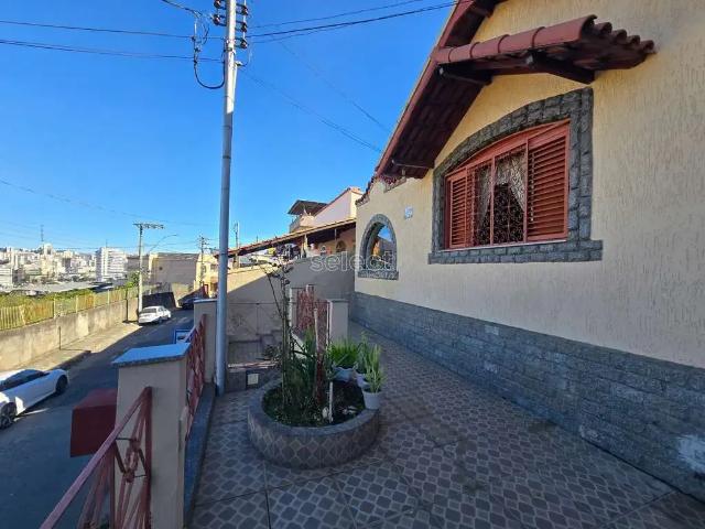 Casa / Sobrado para Venda em Juiz de Fora/MG Grajaú 6 Quartos