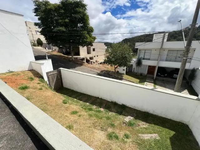 Casa / Sobrado para Venda em Juiz de Fora/MG Grama 4 Quartos