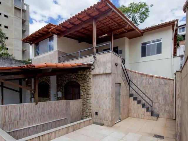 Casa / Sobrado para Venda em Juiz de Fora/MG Jardim Glória 3 Quartos
