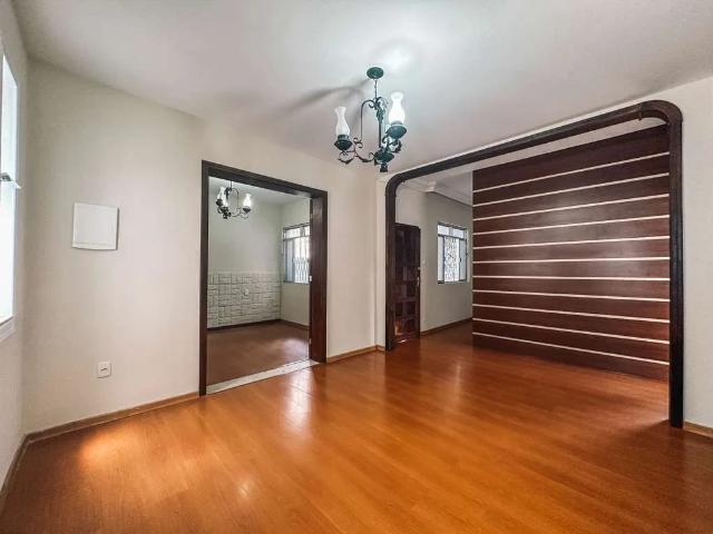 Casa / Sobrado para Venda em Juiz de Fora/MG Jardim Glória 4 Quartos