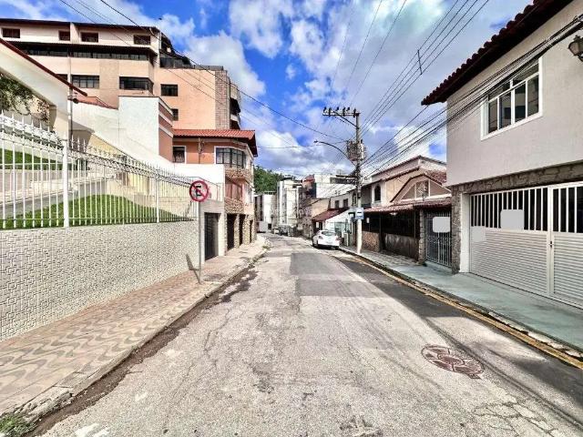 Casa / Sobrado para Venda em Juiz de Fora/MG Jardim Glória 4 Quartos
