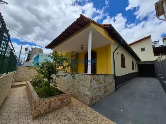 Casa / Sobrado para Venda em Juiz de Fora/MG Jardim Glória 4 Quartos