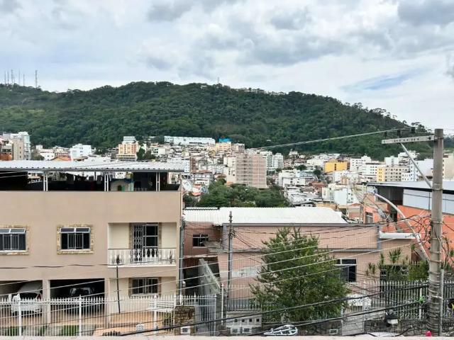 Casa / Sobrado para Venda em Juiz de Fora/MG Jardim Glória 4 Quartos