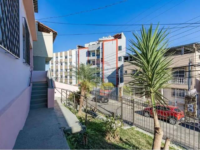 Casa / Sobrado para Venda em Juiz de Fora/MG Jardim Glória 4 Quartos