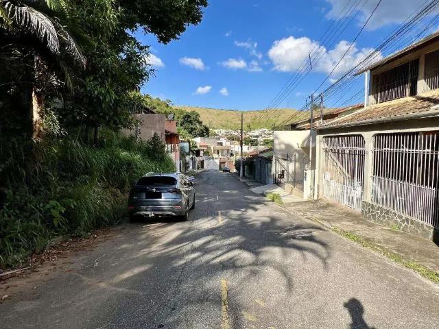 Casa / Sobrado para Venda em Juiz de Fora/MG Jardim do Sol 3 Quartos