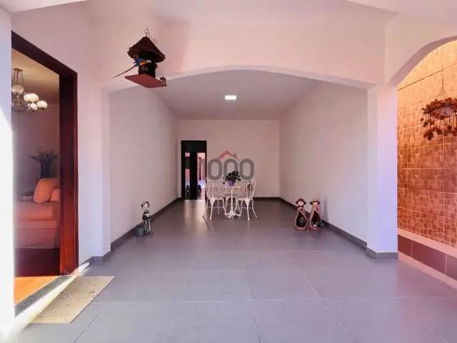 Casa / Sobrado para Venda em Juiz de Fora/MG Jardim das Laranjeiras 3 Quartos