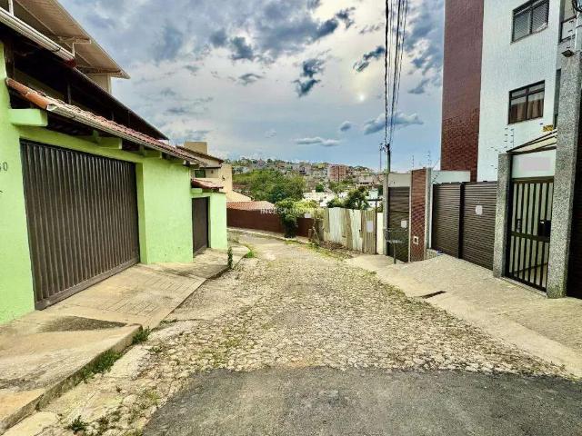 Casa / Sobrado para Venda em Juiz de Fora/MG Martelos 3 Quartos