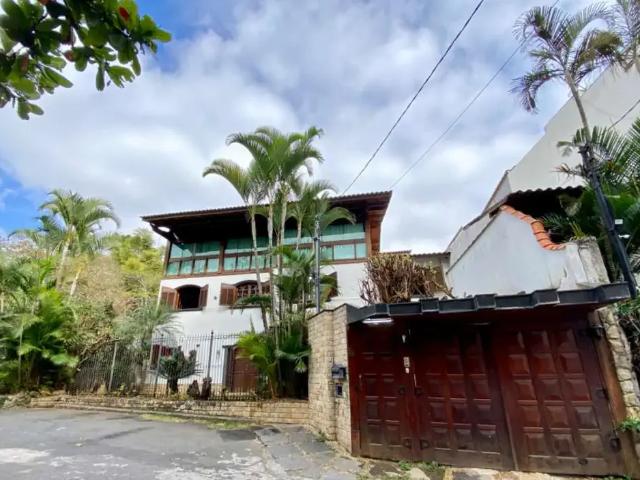 Casa / Sobrado para Venda em Juiz de Fora/MG Passos 4 Quartos