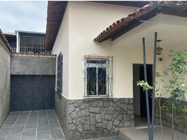 Casa / Sobrado para Venda em Juiz de Fora/MG Poço Rico 6 Quartos