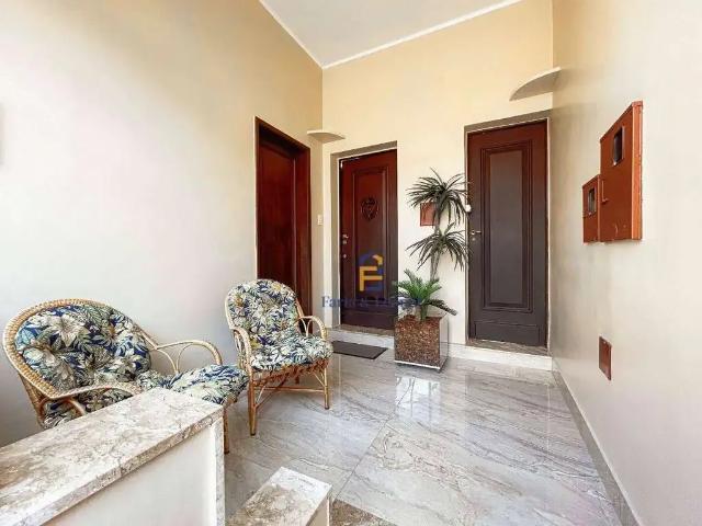 Casa / Sobrado para Venda em Juiz de Fora/MG Poço Rico 6 Quartos