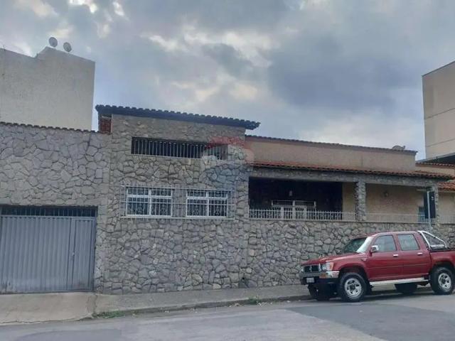 Casa / Sobrado para Venda em Juiz de Fora/MG Santa Catarina 4 Quartos