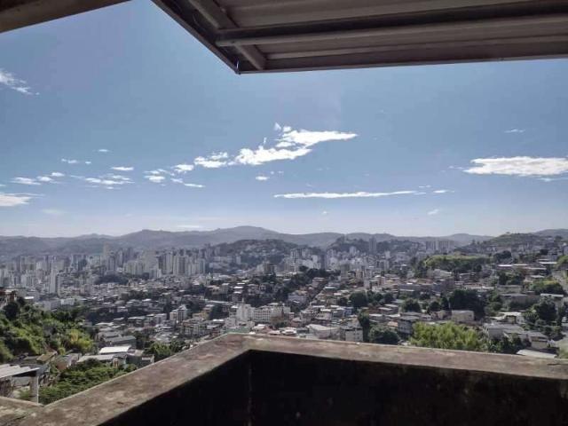 Casa / Sobrado para Venda em Juiz de Fora/MG Santa Cecília 3 Quartos