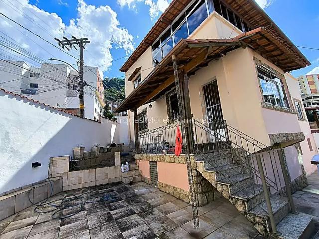 Casa / Sobrado para Venda em Juiz de Fora/MG Santa Helena 5 Quartos