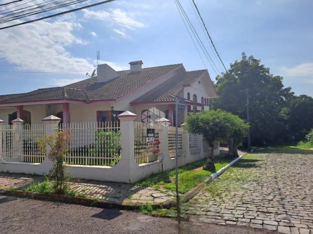 Casa / Sobrado para Venda em Lajeado/RS Moinhos 4 Quartos