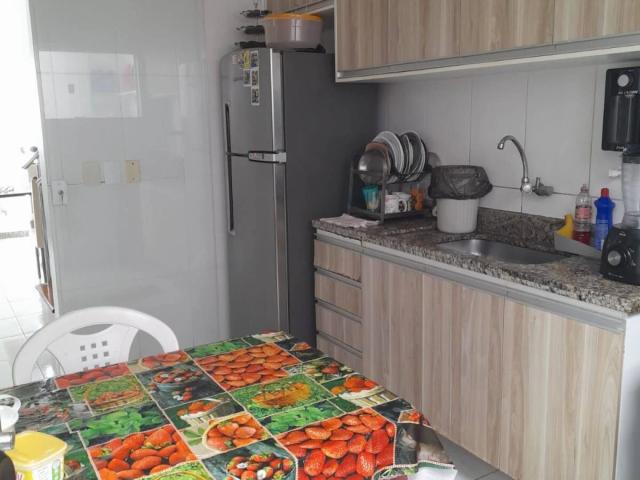 Casa / Sobrado para Venda em Lauro de Freitas/BA Buraquinho 4 Quartos