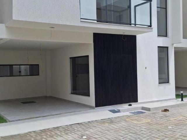Casa / Sobrado para Venda em Lauro de Freitas/BA Buraquinho 3 Quartos