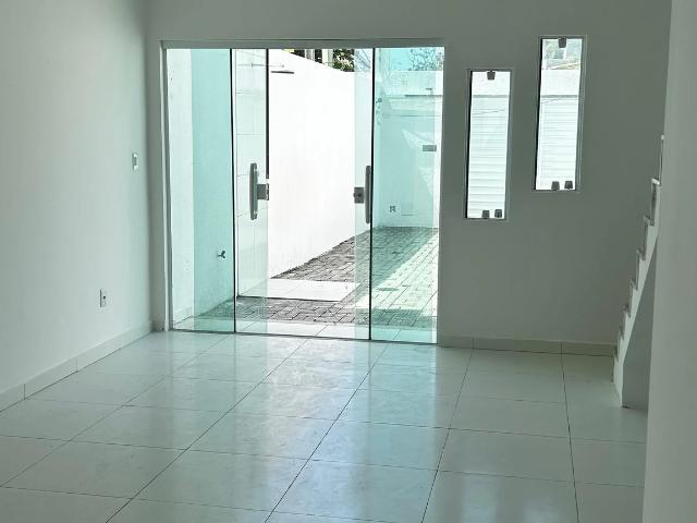 Casa / Sobrado para Venda em Lauro de Freitas/BA Ipitanga 3 Quartos