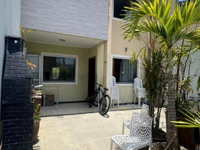 Casa / Sobrado para Venda em Lauro de Freitas/BA Parque Jockey Clube 3 Quartos