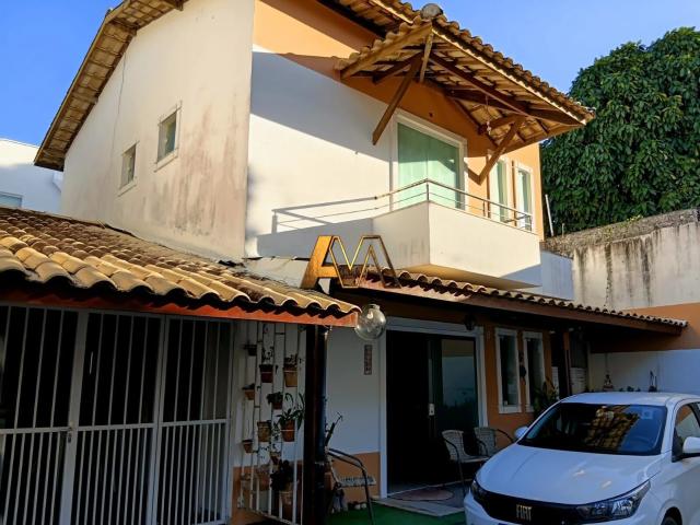 Casa / Sobrado para Venda em Lauro de Freitas/BA Pitangueiras 4 Quartos