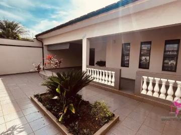 Casa / Sobrado para Venda em Leme/SP Centro 3 Quartos