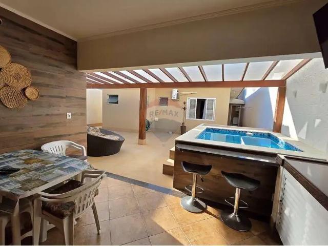 Casa / Sobrado para Venda em Lindóia/SP Centro 4 Quartos