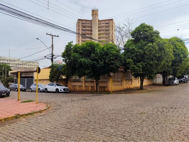 Casa / Sobrado para Venda em Lins/SP Centro 3 Quartos