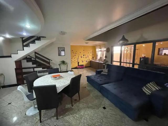 Casa / Sobrado para Venda em Londrina/PR Mediterrâneo 5 Quartos