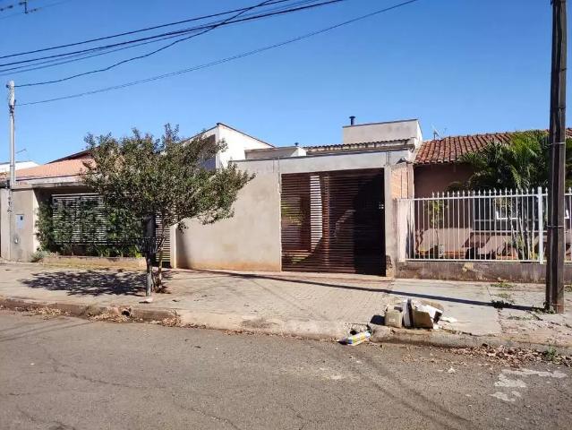 Casa / Sobrado para Venda em Londrina/PR Messiânico 3 Quartos