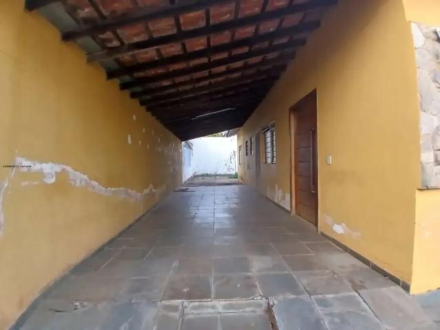 Casa / Sobrado para Venda em Londrina/PR Messiânico 3 Quartos