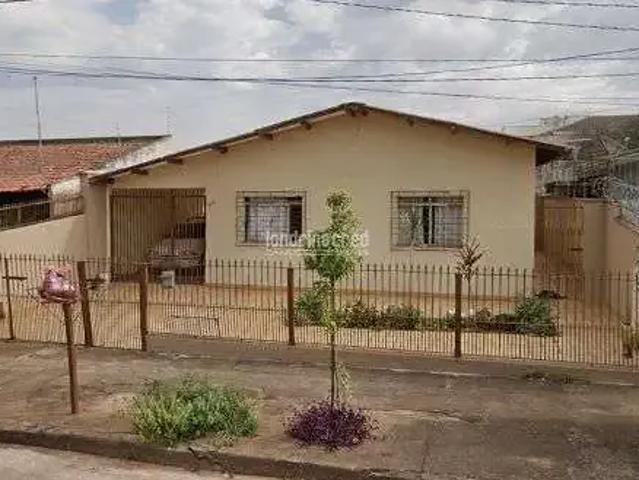 Casa / Sobrado para Venda em Londrina/PR Messiânico 4 Quartos
