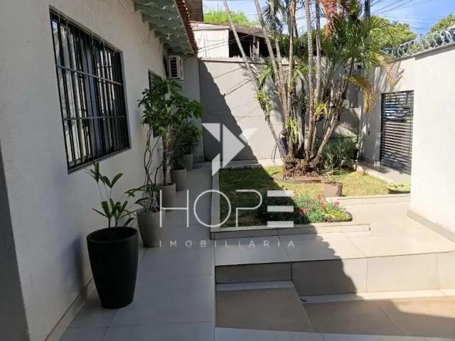 Casa / Sobrado para Venda em Londrina/PR Bandeirantes 4 Quartos