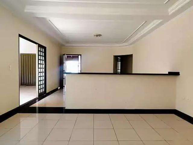 Casa / Sobrado para Venda em Londrina/PR Califórnia 4 Quartos