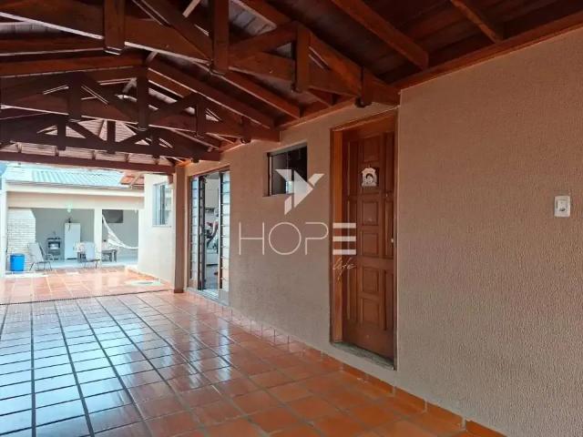 Casa / Sobrado para Venda em Londrina/PR Cambará 4 Quartos