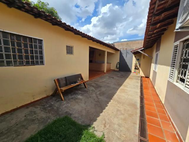Casa / Sobrado para Venda em Londrina/PR Conjunto Habitacional Órion 4 Quartos