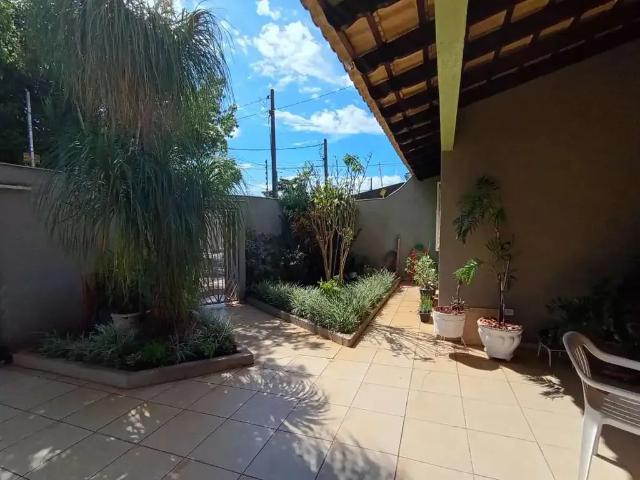 Casa / Sobrado para Venda em Londrina/PR Lago Juliana 3 Quartos