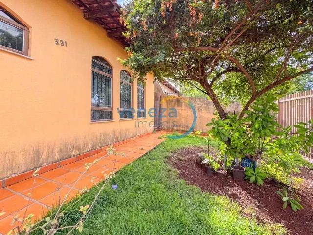 Casa / Sobrado para Venda em Londrina/PR Leonor 4 Quartos