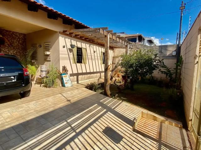 Casa / Sobrado para Venda em Londrina/PR Parque Residencial Joaquim Toledo Piza 5 Quartos