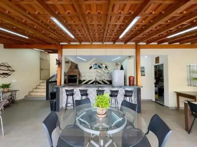 Casa / Sobrado para Venda em Londrina/PR San Fernando 4 Quartos