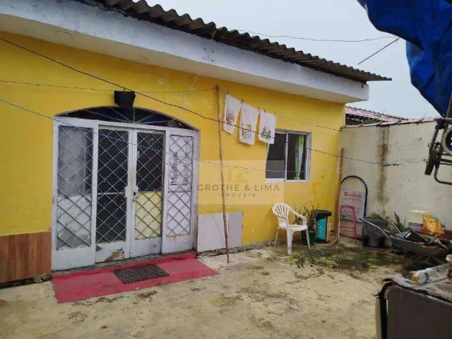 Casa / Sobrado para Venda em Lorena/SP Cecap 4 Quartos