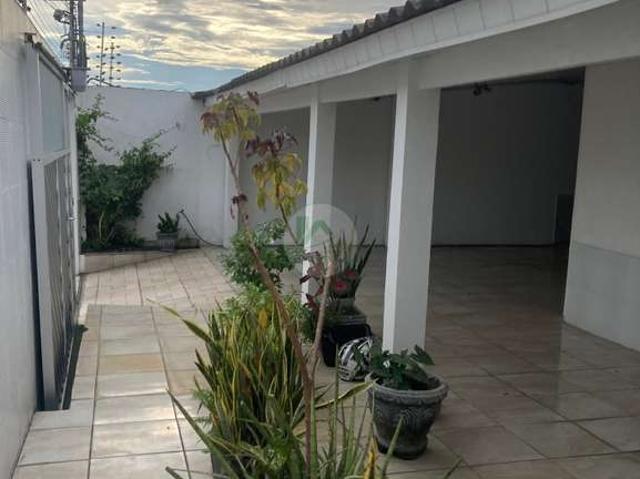 Casa / Sobrado para Venda em Manaus/AM Flores 3 Quartos