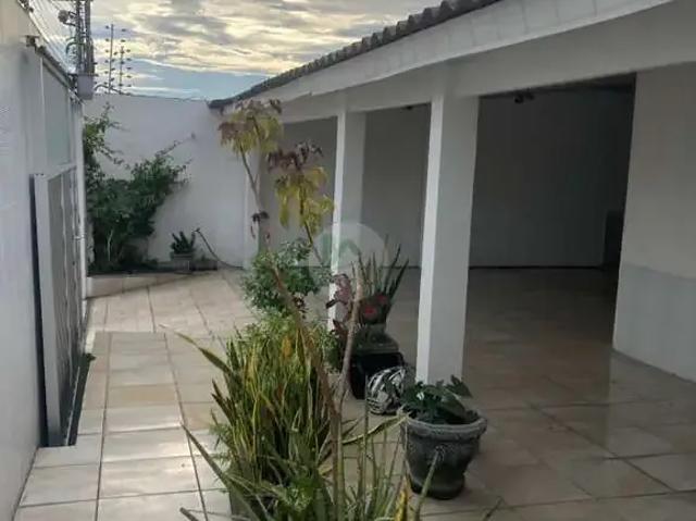 Casa / Sobrado para Venda em Manaus/AM Flores 3 Quartos