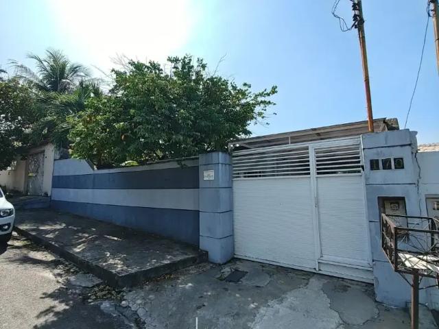 Casa / Sobrado para Venda em Manaus/AM Flores 4 Quartos