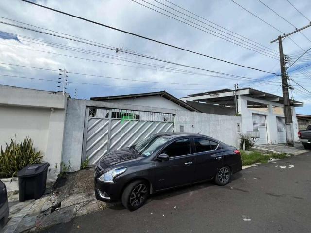 Casa / Sobrado para Venda em Manaus/AM Flores 5 Quartos