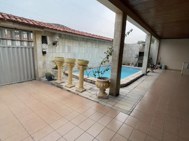 Casa / Sobrado para Venda em Manaus/AM Flores 6 Quartos