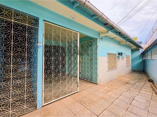 Casa / Sobrado para Venda em Manaus/AM Petrópolis 4 Quartos