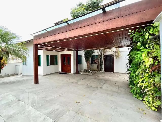 Casa / Sobrado para Venda em Macaé/RJ Glória 5 Quartos